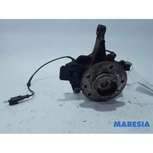 Renault - Scenic - Knuckle, front right