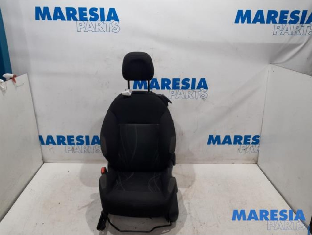 Peugeot - 208 - Sitz links