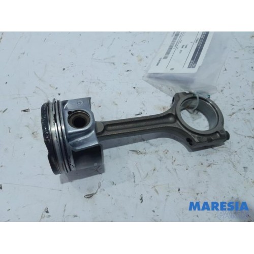 Renault - Megane - Connecting rod
