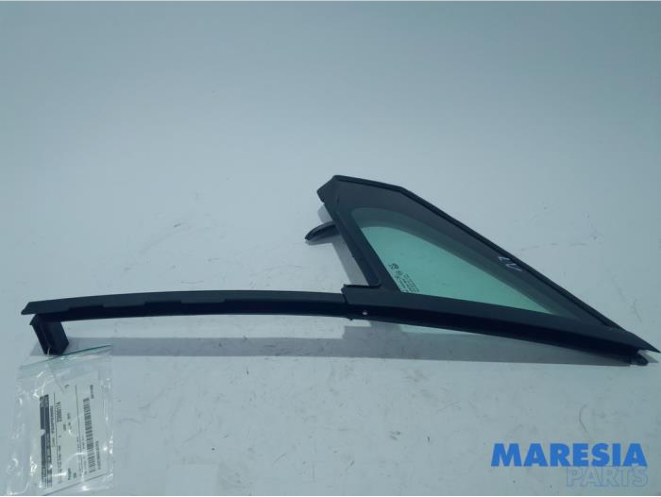 Peugeot - 208 - Vitre triangulaire avant gauche