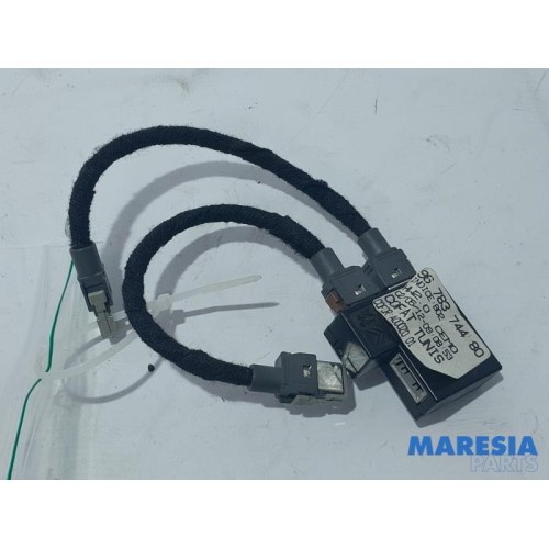 Peugeot - 208 - AUX / USB connection