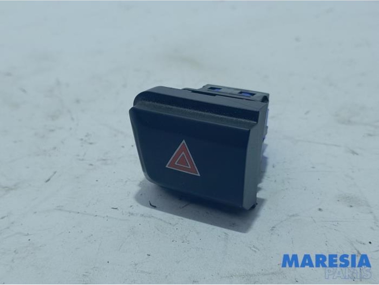 Peugeot - 208 - Panic lighting switch