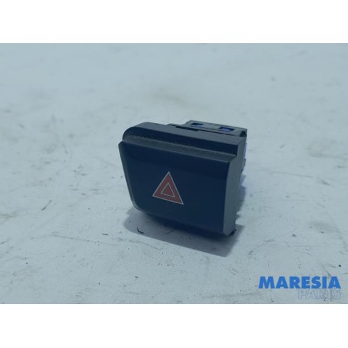 Peugeot - 208 - Panic lighting switch