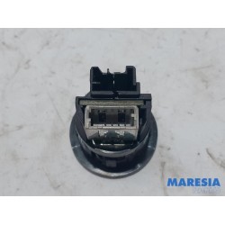 Peugeot - 208 - AUX/USB aansluiting