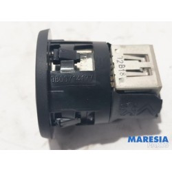 Peugeot - 208 - AUX/USB aansluiting