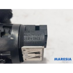 Peugeot - 208 - AUX/USB aansluiting