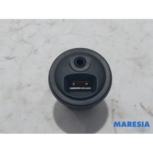 Peugeot - 208 - AUX / USB connection