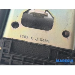 Peugeot - 208 - Front seatbelt, left