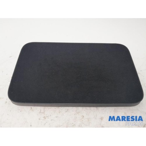 Renault - Scenic - Storage compartment