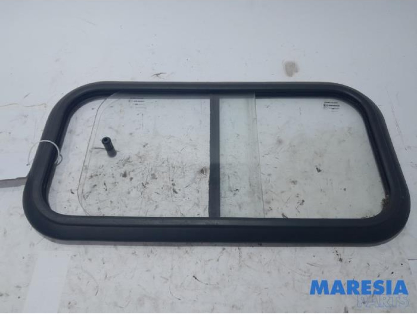 Fiat - Ducato - Bulkhead window