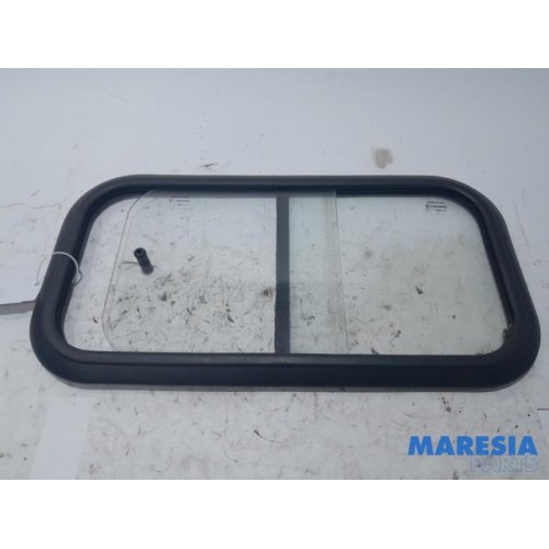 Fiat - Ducato - Bulkhead window