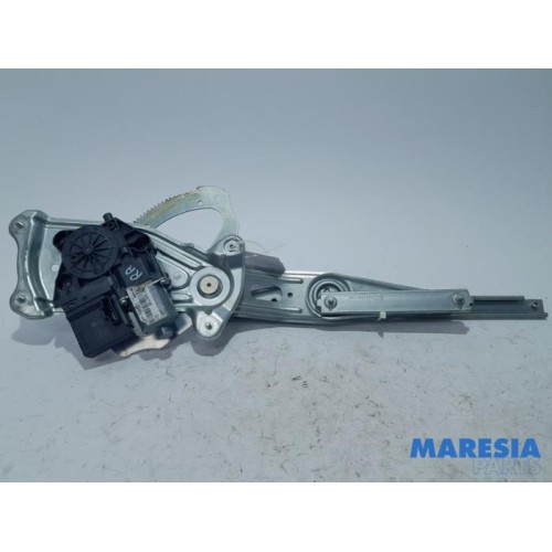 Renault - Scenic - Rear door window mechanism 4-door, right