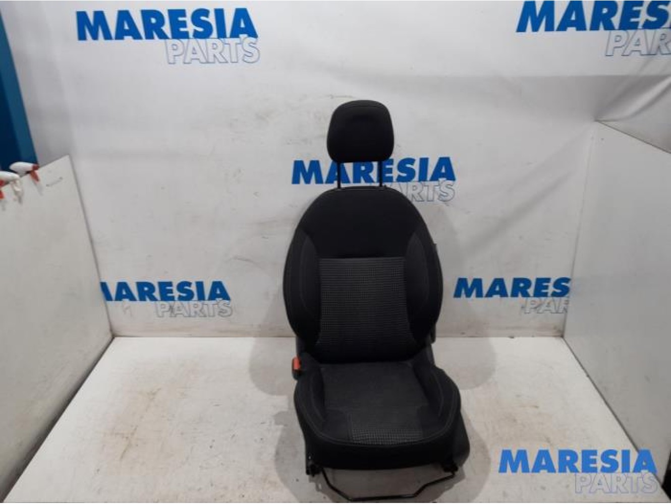 Peugeot - 208 - Sitz links