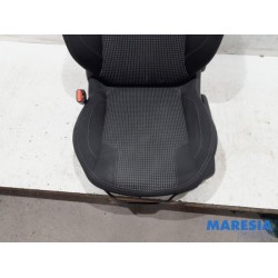 Peugeot - 208 - Sitz links