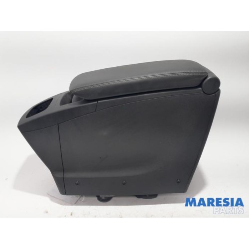 Renault - Scenic - Armrest
