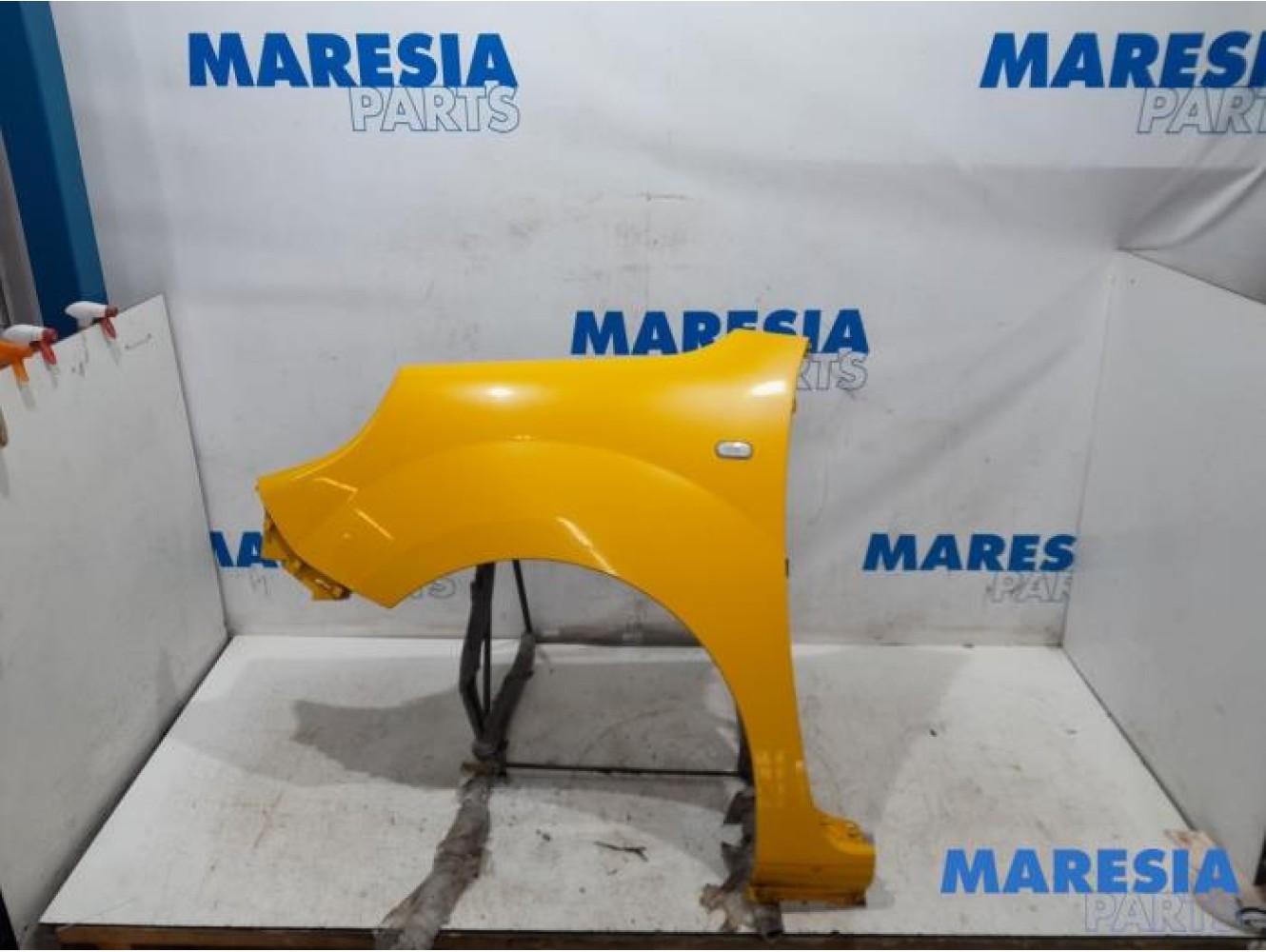 Renault - Kangoo - Front wing, left