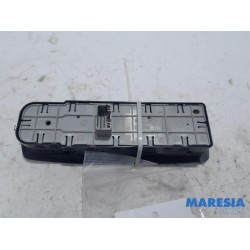 Renault - Megane - Multi-functional window switch