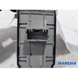 Renault - Megane - Multi-functional window switch