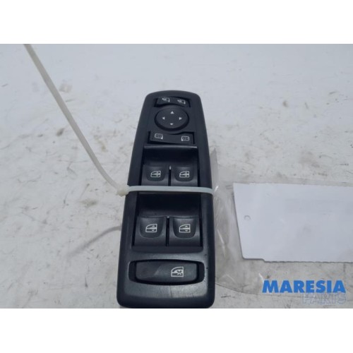 Renault - Megane - Multi-functional window switch