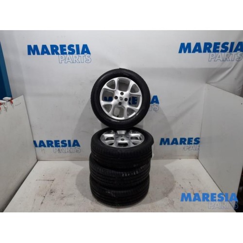Renault - Twingo - Sport rims set + tires