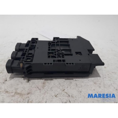 Renault - Megane - Voltage regulator