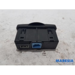 Renault - Megane - AUX/USB aansluiting