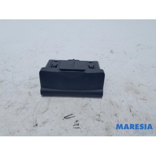 Renault - Megane - AUX/USB aansluiting