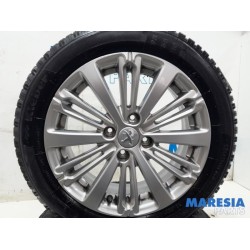 Peugeot - 208 - Sportvelgenset + banden
