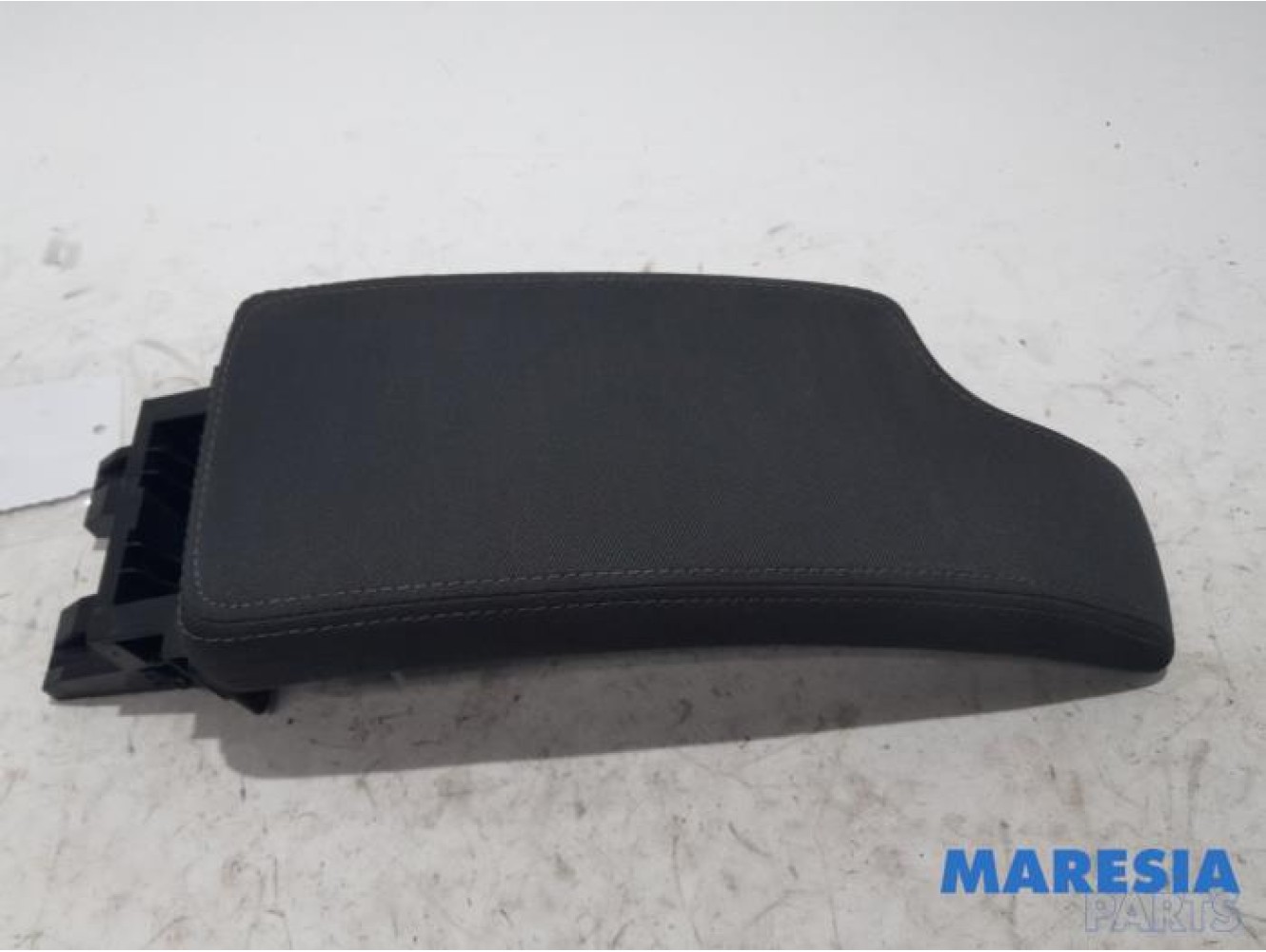 Renault - Megane - Armrest