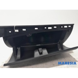 Renault - Megane - Glovebox