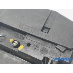 Citroen - C4 - Tailgate lock mechanism