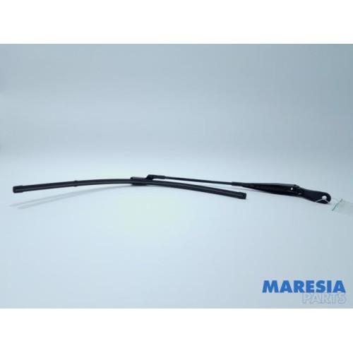 Peugeot - 208 - Front wiper arm