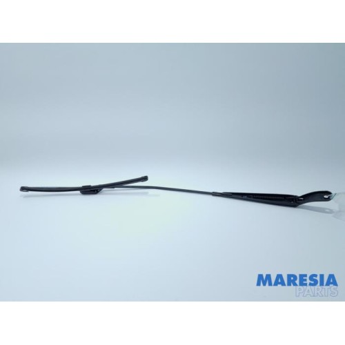 Peugeot - 208 - Front wiper arm