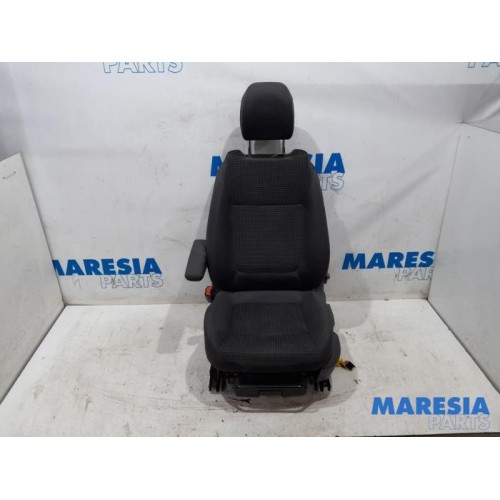 Peugeot - 5008 - Seat, left