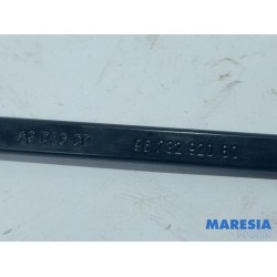 Peugeot - 208 - Front wiper arm
