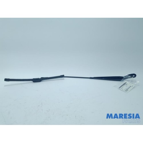 Peugeot - 208 - Front wiper arm