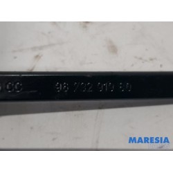 Peugeot - 208 - Front wiper arm