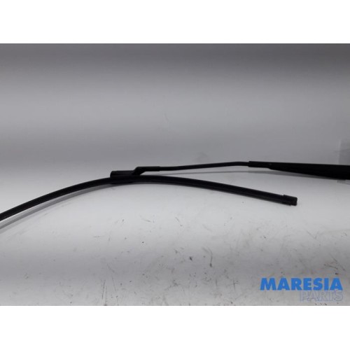 Citroen - C4 - Front wiper arm