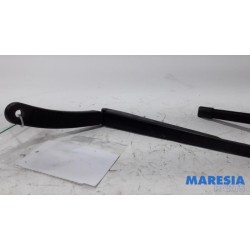 Citroen - C4 - Front wiper arm