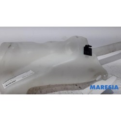Citroen - C4 - Front windscreen washer reservoir
