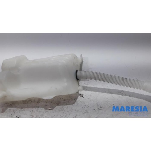 Citroen - C4 - Front windscreen washer reservoir