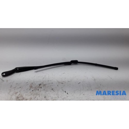 Renault - Twingo - Front wiper arm