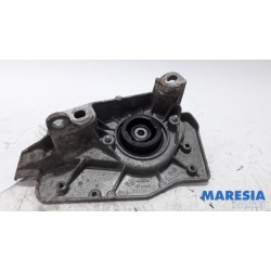 Renault - Twingo - Engine mount
