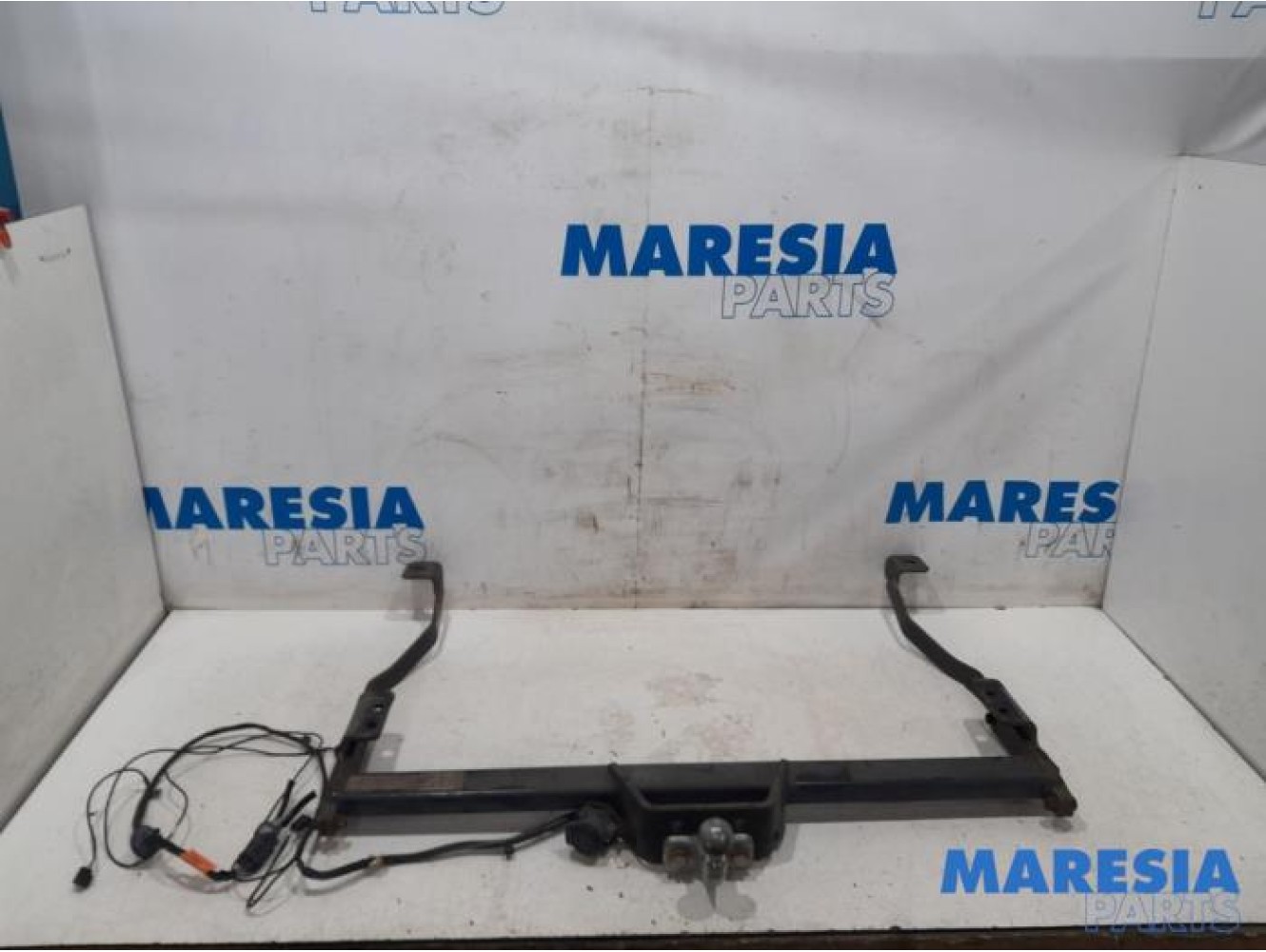 Renault - Trafic - Towbar