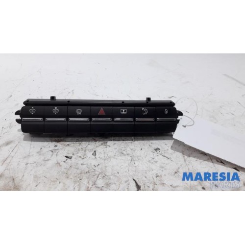 Peugeot - 5008 - Switch