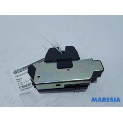 Peugeot - 5008 - Tailgate lock mechanism