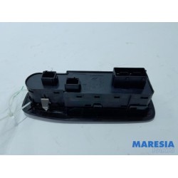 Peugeot - 208 - Multi-functional window switch
