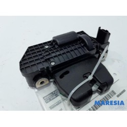Peugeot - 208 - Tailgate lock mechanism