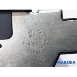 Peugeot - 208 - Tailgate lock mechanism