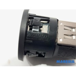 Peugeot - 208 - AUX/USB aansluiting